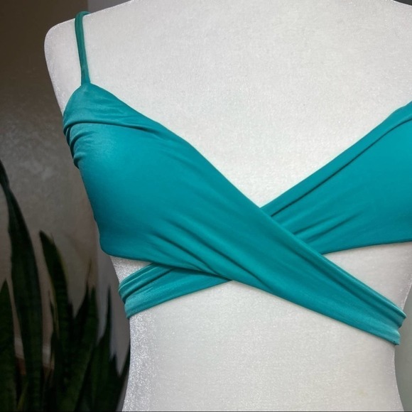 ❤️ LSpace Wrap Chloe Bikini Top - Picture 2 of 6